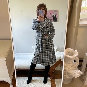 PLAID BLACK WHITE BOUCLE WRAP COAT BELT POCKETS CHECKERED COLLAR STRETCH